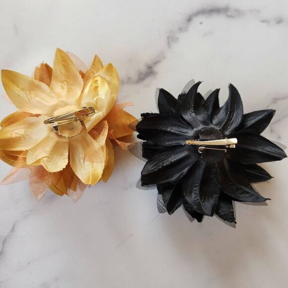 Hat flowers clip on bubdle if 3 artificial floral headpieces hair accessories - Picture 6 of 7